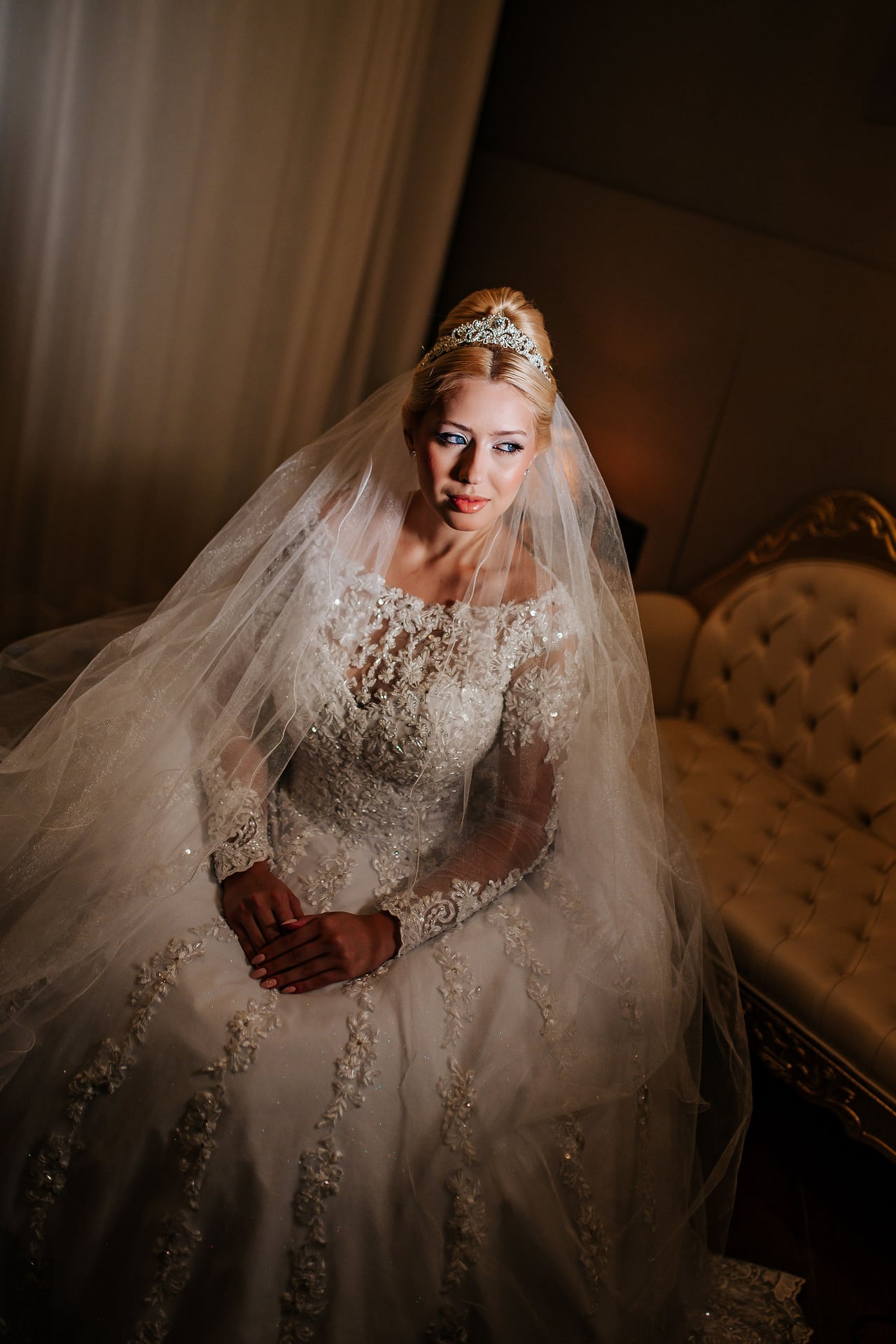 Retrato da noiva Lidiane Noivas com véu delicado